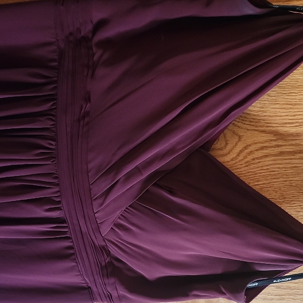 Elegant Burgundy Maxi Dress - Picture 4 of 7
